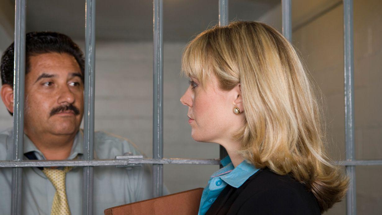 How to Secure a Lawyer for a Person Behind Bars? Procedures, Significance, and Precautions